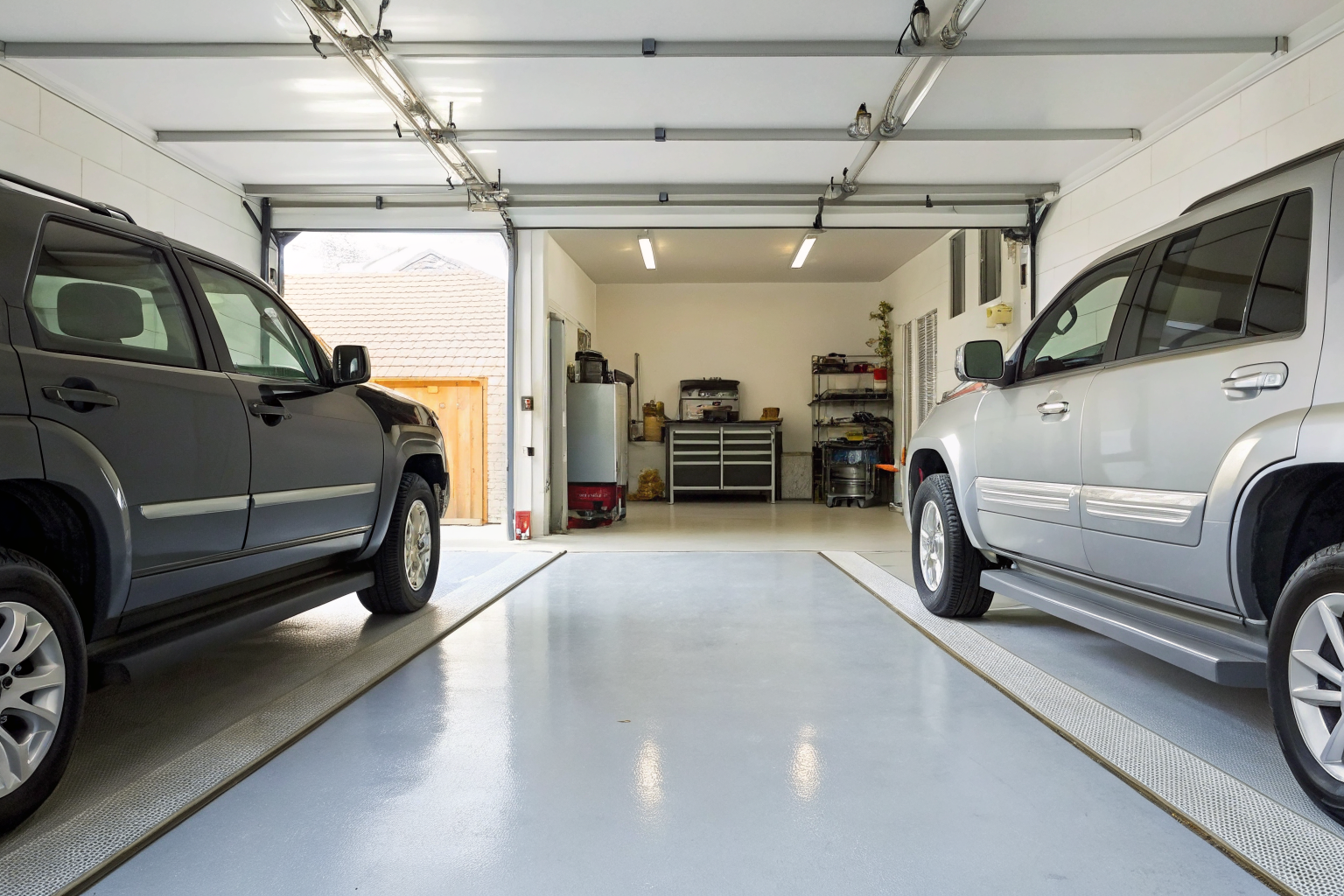 Garage with two cars, each displaying a UM limit number.