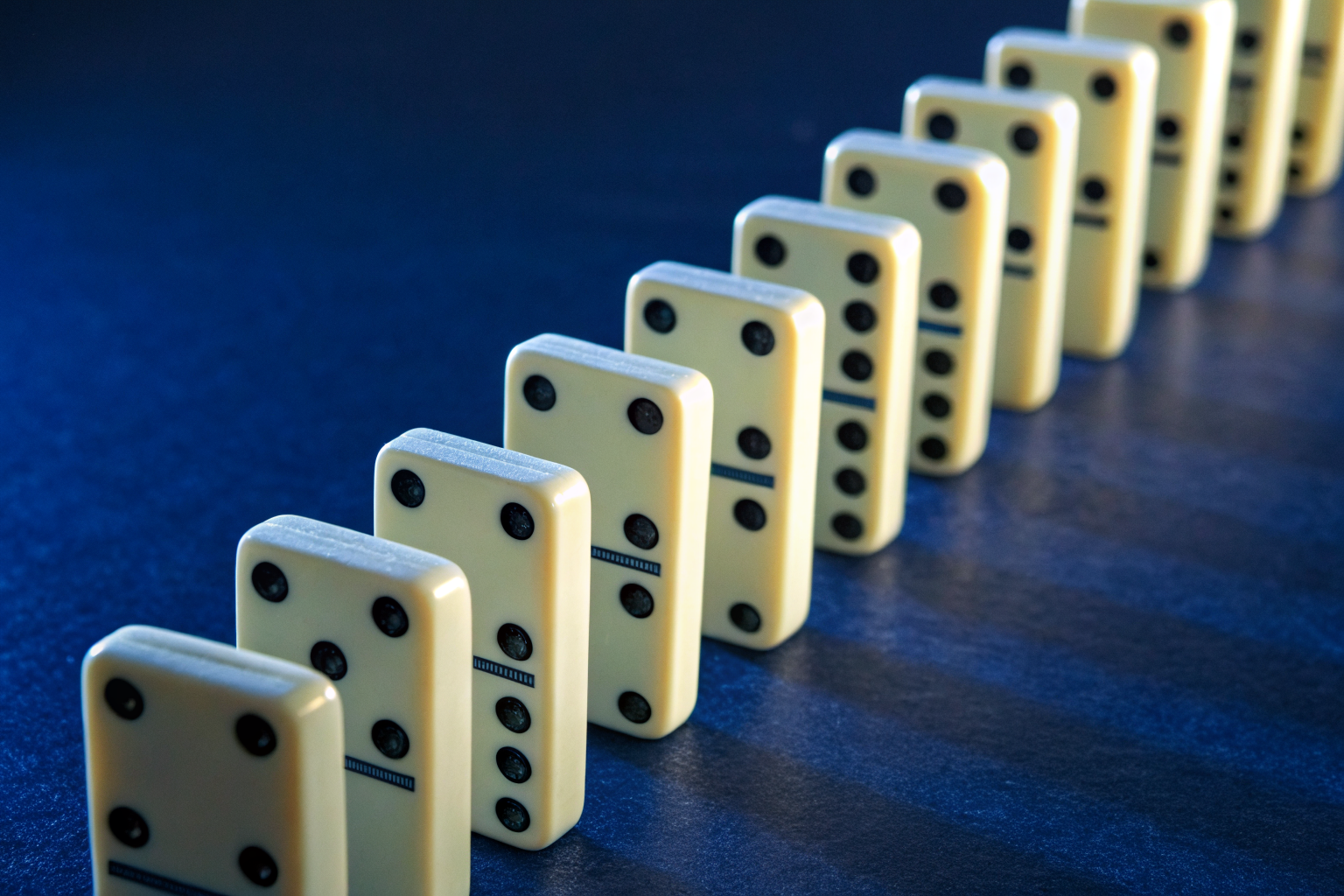 Domino sequence illustrating UIM claim process with procedural steps.