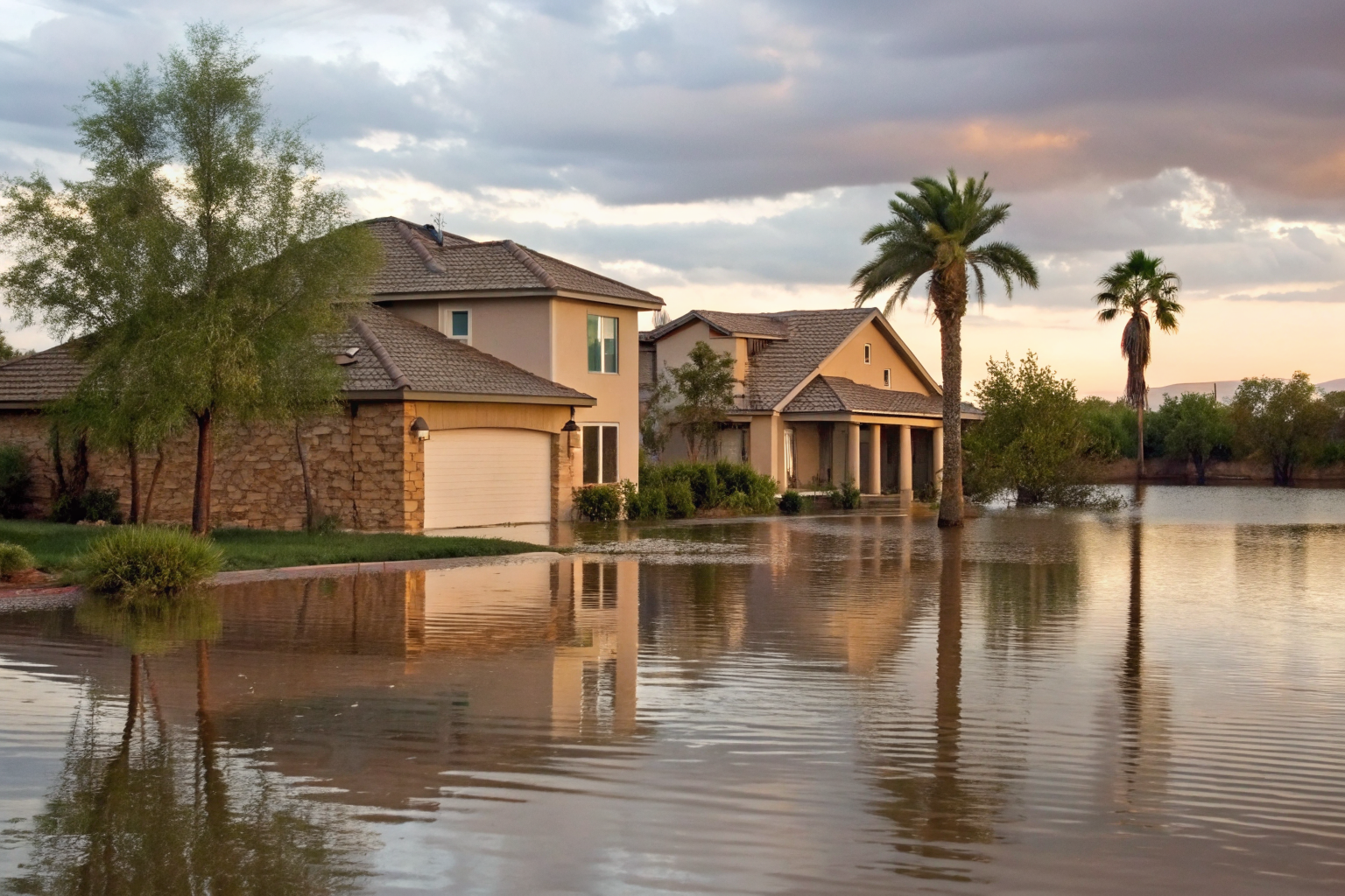 Illustration of mandatory vs. voluntary flood insurance coverage in Arizona with technical details.